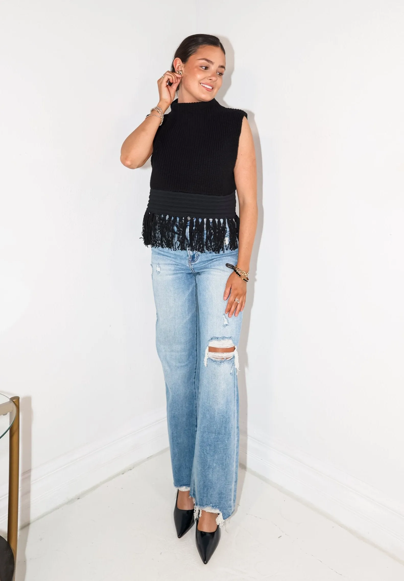 Chic Sleeveless Knit Tassel Top