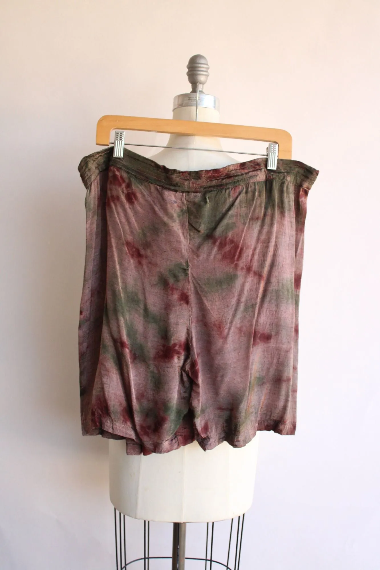 Vintage 1980s 1990s Jane Ashley Brown Rayon Tie Dye Shorts